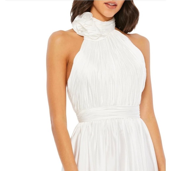 Mac Duggal Size 0 $398 NWT Rosette Halter White Chiffon Pleated Gown - Picture 3 of 12